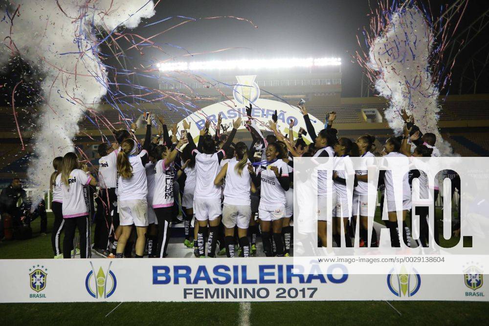 Corinthians x Santos BARUERI, SP - 20.07.2017: CORINTHIANS X SANTOS - Celebration of Santos players of the title of Brazilian Female Champion A-1 after the end of the match between Corinthians and Santos held at Arena Barueri, located in Barueri, SP. The match is valid for the second match of the final of the Brazilian Women& 39;s Chamshonship Series A-1. (Photo: Ricardo Moreira Fotoarena) x1360513x RicardoxMoreira
