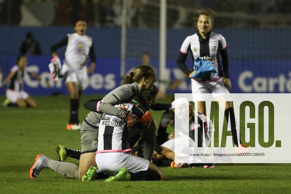 Corinthians x Santos BARUERI, SP - 20.07.2017: CORINTHIANS X SANTOS - Celebration of Santos players of the title of Brazilian Female Champion A-1 after the end of the match between Corinthians and Santos held at Arena Barueri, located in Barueri, SP. The match is valid for the second match of the final of the Brazilian Women& 39;s Chamshonship Series A-1. (Photo: Ricardo Moreira Fotoarena) x1360514x RicardoxMoreira