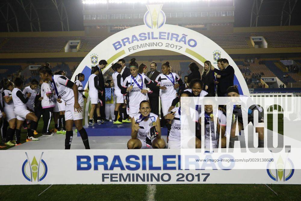 Corinthians x Santos BARUERI, SP - 20.07.2017: CORINTHIANS X SANTOS - Celebration of Santos players of the title of Brazilian Female Champion A-1 after the end of the match between Corinthians and Santos held at Arena Barueri, located in Barueri, SP. The match is valid for the second match of the final of the Brazilian Women& 39;s Chamshonship Series A-1. (Photo: Ricardo Moreira Fotoarena) x1360517x RicardoxMoreira