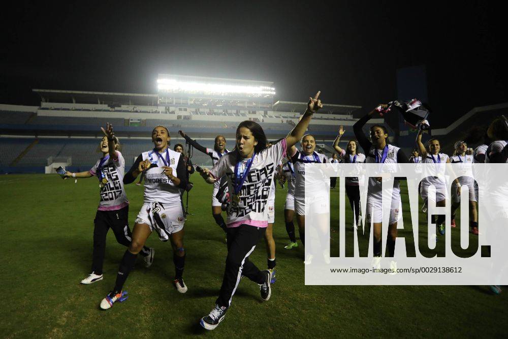 Corinthians x Santos BARUERI, SP - 20.07.2017: CORINTHIANS X SANTOS - Celebration of Santos players of the title of Brazilian Female Champion A-1 after the end of the match between Corinthians and Santos held at Arena Barueri, located in Barueri, SP. The match is valid for the second match of the final of the Brazilian Women& 39;s Chamshonship Series A-1. (Photo: Ricardo Moreira Fotoarena) x1360521x RicardoxMoreira