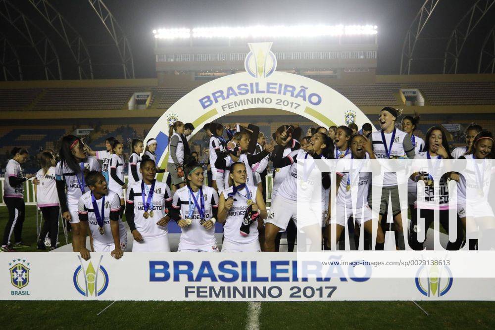 Corinthians x Santos BARUERI, SP - 20.07.2017: CORINTHIANS X SANTOS - Celebration of Santos players of the title of Brazilian Female Champion A-1 after the end of the match between Corinthians and Santos held at Arena Barueri, located in Barueri, SP. The match is valid for the second match of the final of the Brazilian Women& 39;s Chamshonship Series A-1. (Photo: Ricardo Moreira Fotoarena) x1360523x RicardoxMoreira