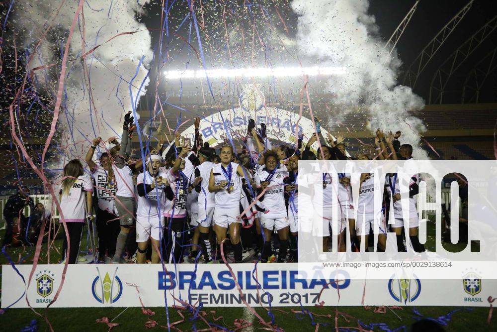 Corinthians x Santos BARUERI, SP - 20.07.2017: CORINTHIANS X SANTOS - Celebration of Santos players of the title of Brazilian Female Champion A-1 after the end of the match between Corinthians and Santos held at Arena Barueri, located in Barueri, SP. The match is valid for the second match of the final of the Brazilian Women& 39;s Chamshonship Series A-1. (Photo: Ricardo Moreira Fotoarena) x1360524x RicardoxMoreira