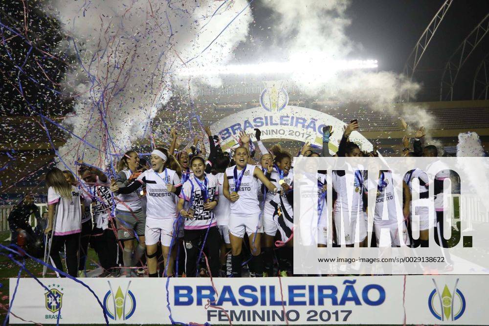 Corinthians x Santos BARUERI, SP - 20.07.2017: CORINTHIANS X SANTOS - Celebration of Santos players of the title of Brazilian Female Champion A-1 after the end of the match between Corinthians and Santos held at Arena Barueri, located in Barueri, SP. The match is valid for the second match of the final of the Brazilian Women& 39;s Chamshonship Series A-1. (Photo: Ricardo Moreira Fotoarena) x1360525x RicardoxMoreira