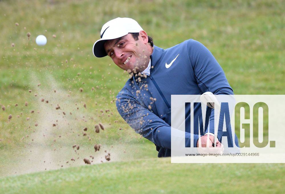 Italy s Francesco Molinari hits out of the bunker green on the 7th green on Day two at the 146th Open Championship, Southport on July 21, 2017. LON2017072119 HUGOxPHILPOTT