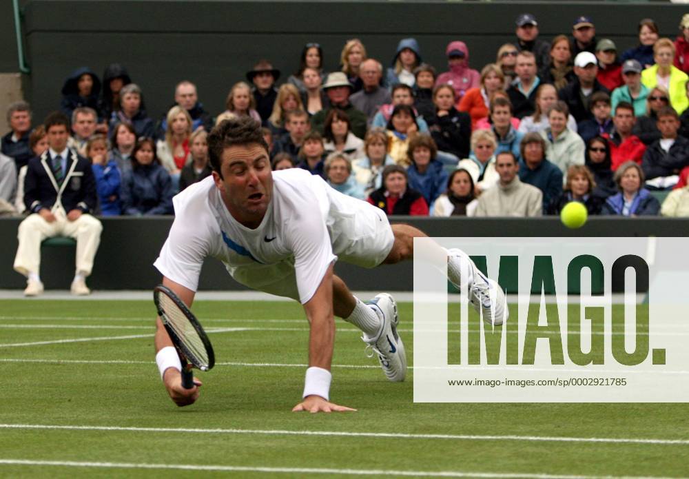 Justin Gimelstob (USA) geht zu Boden Tennis Herren All England Championships 2007, Grand Slam, ATP Tour Einzelbild Wimbledon London Dynamik, Tennis Herren All England Championships 2007, Grand Slam, ATP Tour Einzelbild Wimbledon London Dynamik,