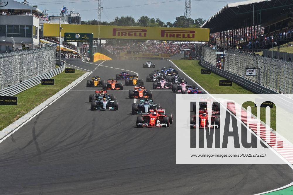 Start Formel1, vorne weg Sebastian Vettel, daneben Kimi Raikkonen, Motorsport, Grosser Preis von Ungarn 2017,Fahrerlager, Motorsport, Formel 1, 30.07.2017, Budapest