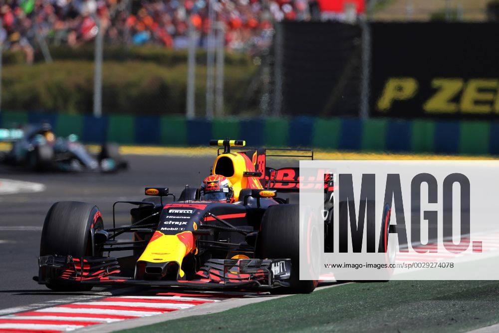 Hungarian Grand Prix, Hungaroring 27 - 30 July 2017 30.07.2017 - Race, Max Verstappen (NED) Red Bull Racing RB13 leads Lewis Hamilton (GBR) Mercedes AMG F1 W08