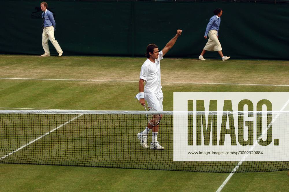 Thomas Haas (Deutschland) bedankt sich bei den Anhängern - Tennis Herren All England Championships 2007, Grand Slam, ATP Tour, Rasen, Rasenplatz, Rasentennis, Rasenturnier Totale Wimbledon London Tennis Herren All England Championships 2007, Grand Slam, ATP Tour, Rasen, Rasenplatz, Rasentennis, Rasenturnier Totale Wimbledon London