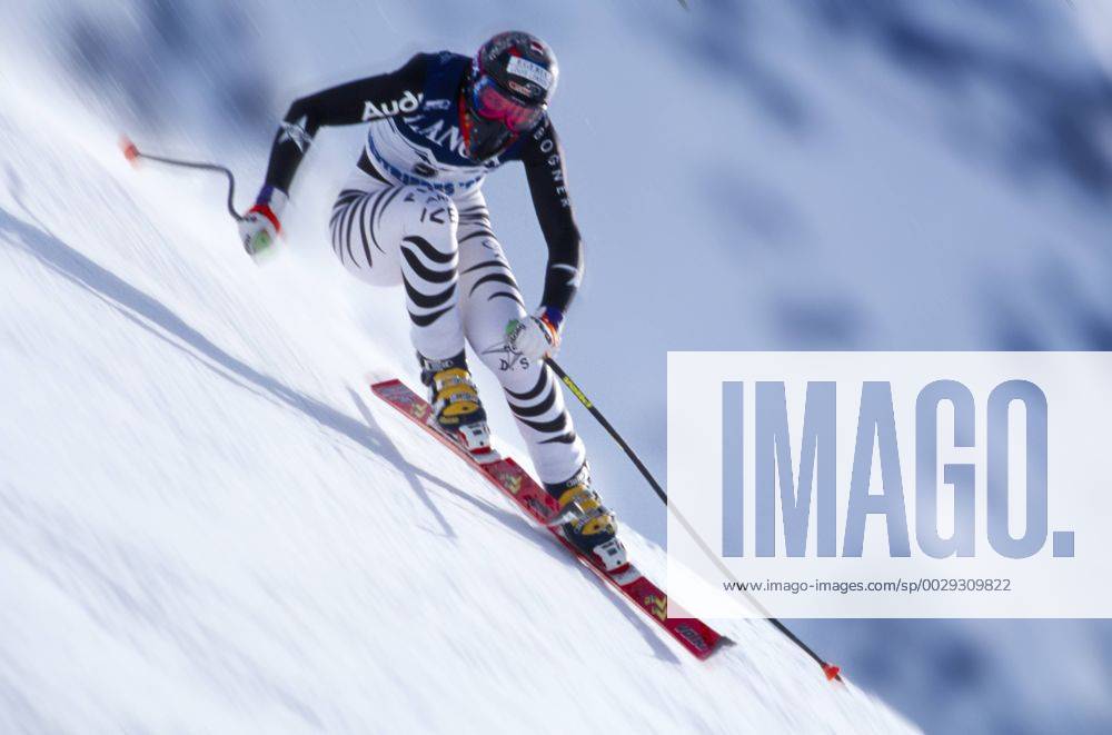 Katja Seizinger GER rast zu Gold bei der Abfahrt der Olympiade 1994 Lillehammer Seizinger gewann insgesamt 3 Olympia-Goldmedaillen in ihrer Karriere und dazu 2x Bronze + wurde 1994 Sportlerin des Jahres in Deutschland + Weltmeisterschaften + Juniorenweltmeisterschaften usw