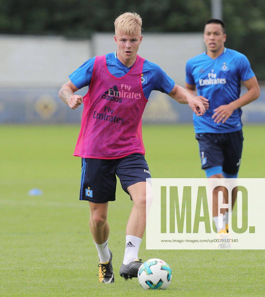 HSV-Training 04.08.2017 1. Fussball Bundesliga Saison 2017-2018 HSV-Training 04.08.2017 am Volksparkstadion Rick van Drongelen (Hamburger SV)