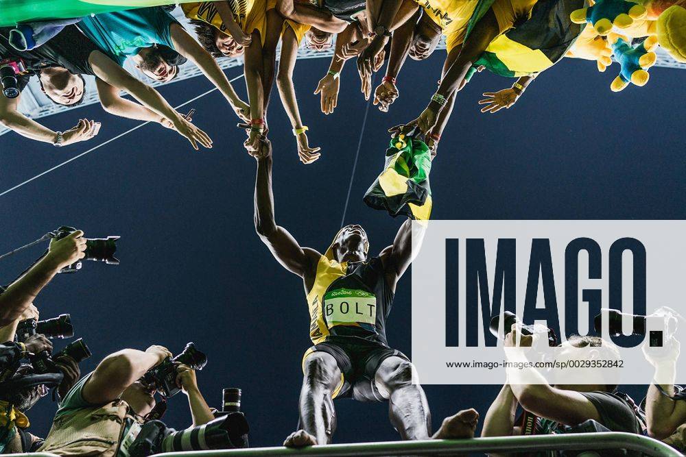 Rio de Janeiro, Brasilien, 14.08.2016: Olympische Sommerspiele 2016 in Rio de Janeiro. Leichtathletik, Olympic Stadium, 100m Finale Männer, Olympiasieger Usain Bolt feiert mit seinen Fans.