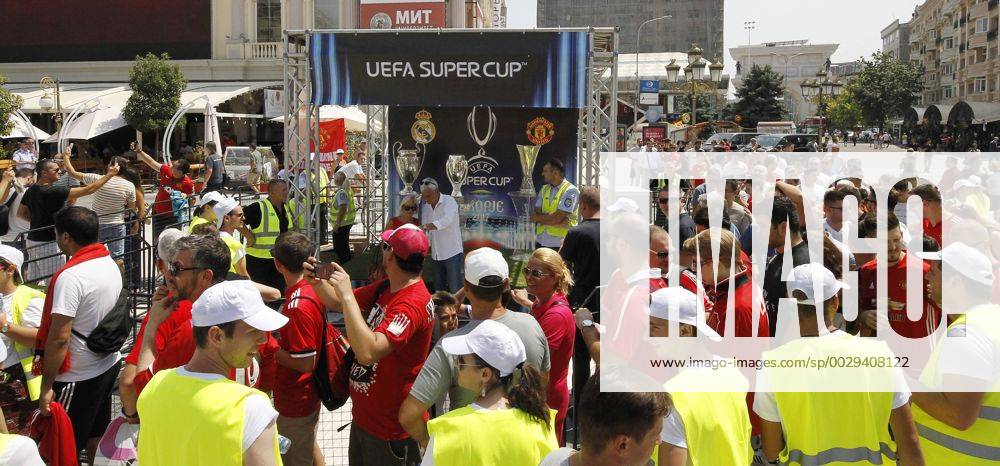 Final de la Supercopa de Europa entre el Real Madrid y el Manchester United ManU En la imagen, ambiente en las calles de Skopje antes del partido. 2017 UEFA Super Cup final match between Real Madrid and Manchester United. In this picture, atmosphere in Skopje streets before the match. xÃngelxRiverox