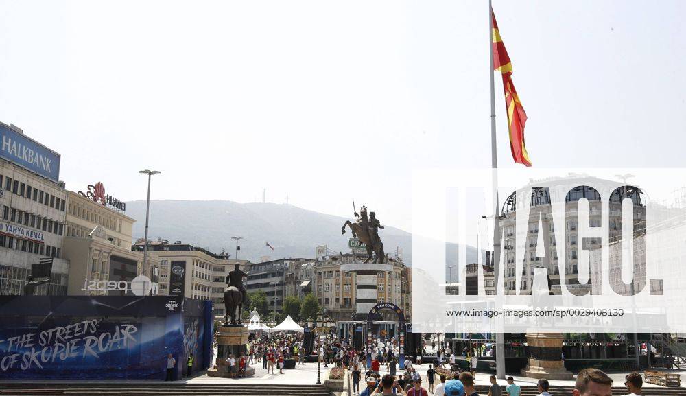 Final de la Supercopa de Europa entre el Real Madrid y el Manchester United ManU En la imagen, ambiente en las calles de Skopje antes del partido. 2017 UEFA Super Cup final match between Real Madrid and Manchester United. In this picture, atmosphere in Skopje streets before the match. xÃngelxRiverox
