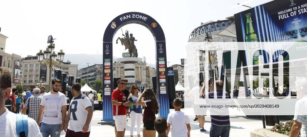 Final de la Supercopa de Europa entre el Real Madrid y el Manchester United ManU En la imagen, ambiente en las calles de Skopje antes del partido. 2017 UEFA Super Cup final match between Real Madrid and Manchester United. In this picture, atmosphere in Skopje streets before the match. xÃngelxRiverox
