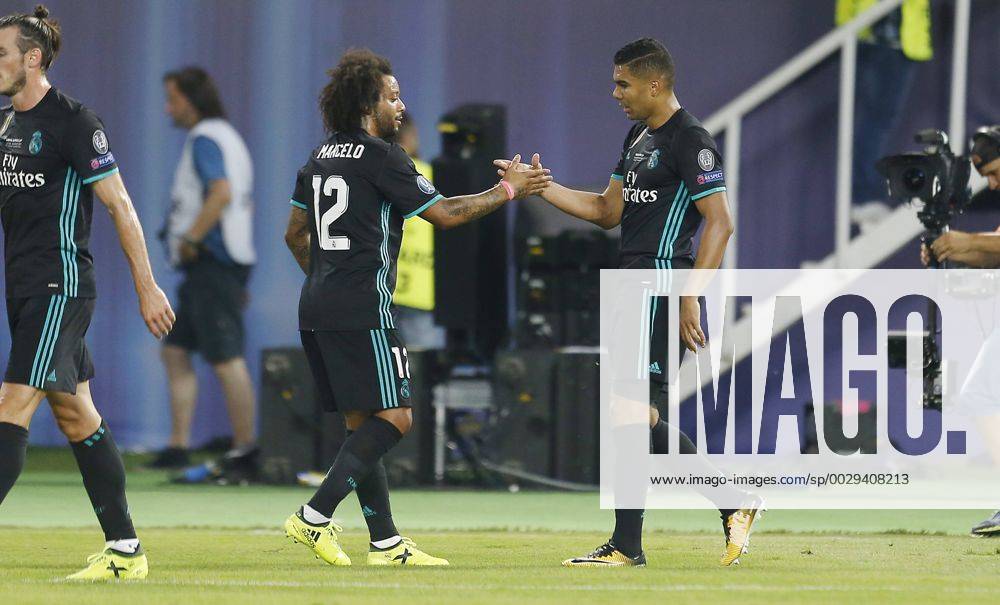 Final de la Supercopa de Europa entre el Real Madrid y el Manchester United ManU En la imagen, Marcelo felicita a Casemiro. 2017 UEFA Super Cup final match between Real Madrid and Manchester United. In this picture, Marcelo greets Casemiro. RIVEROx