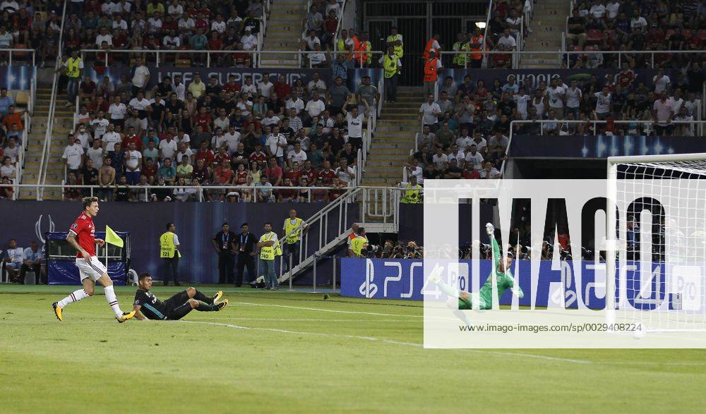 Final de la Supercopa de Europa entre el Real Madrid y el Manchester United ManU En la imagen, Casemiro marca el primer gol del Real Madrid. 2017 UEFA Super Cup final match between Real Madrid and Manchester United. In this picture, Real Madrid s Casemiro scores te first goal for Real Madrid. xÃngelxRiverox
