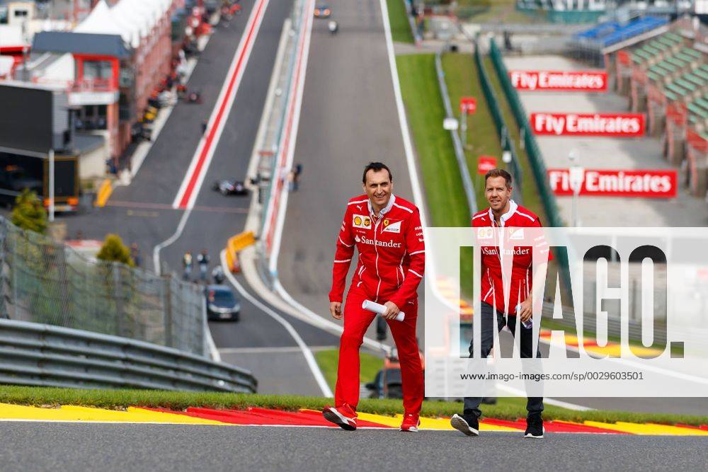 - SPORT Sebastian Vettel (Scuderia Ferrari) geht mit Teammitgliedern ueber die Strecke, Grosser Preis von Belgien 2017, Rennen, Motorsport, Formel 1, 24.08.2017, Spa Franchorchamps