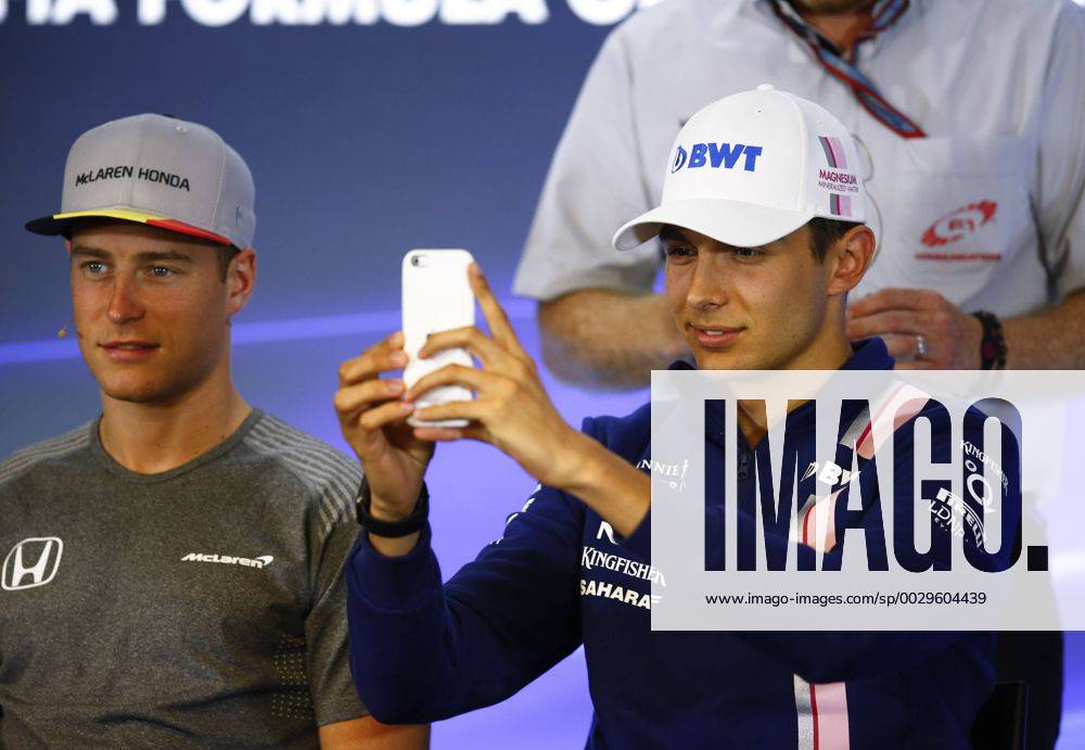 Motorsports: FIA Formula One World Championship WM Weltmeisterschaft 2017, Grand Prix of Belgium, 2 Stoffel Vandoorne (BEL, McLaren Honda), 31 Esteban Ocon (FRA, Sahara Force India F1 Team), Spa-Francorchamps Belgium ZWEIx