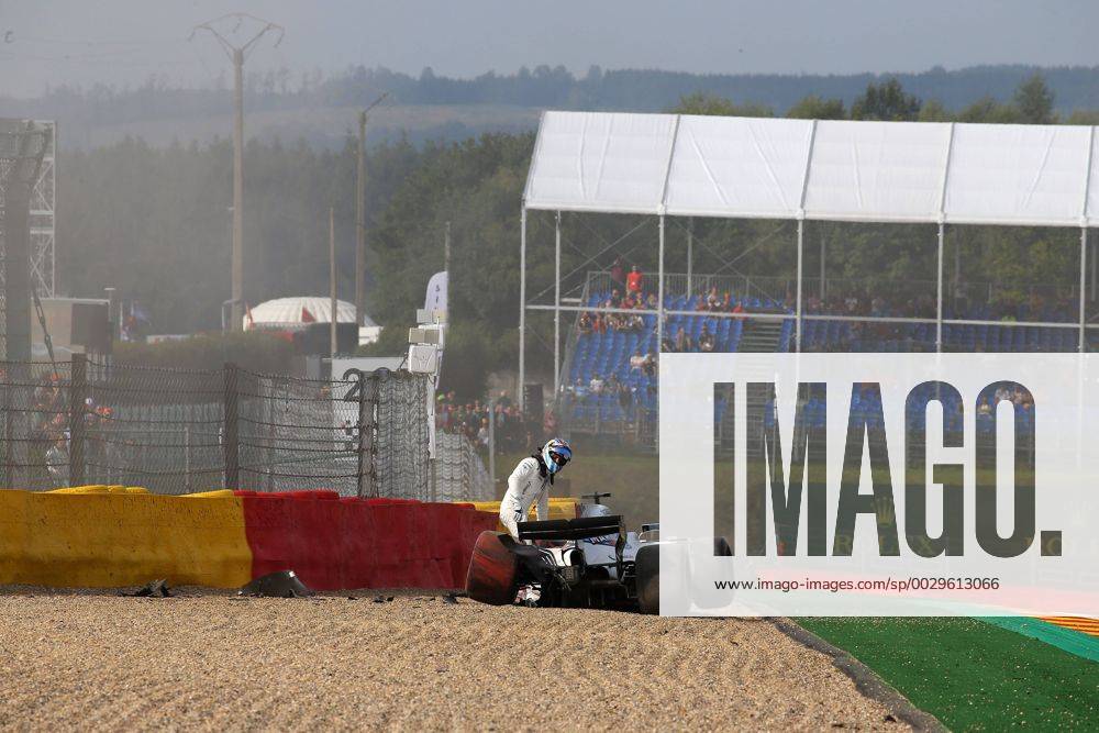 Free Practice 1, Crash, Felipe Massa (BRA) Williams FW40 Belgian Grand Prix, Spa-Francorchamps 24 - 27 August 2017 25.08.2017 - Free Practice 1, Crash, Felipe Massa (BRA) Williams FW40