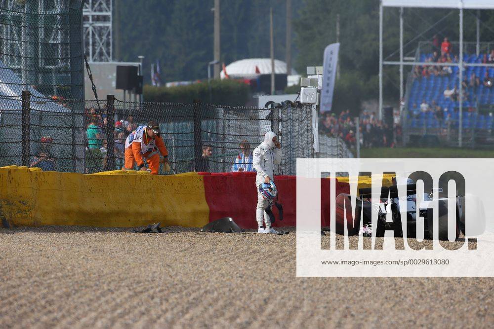 Free Practice 1, Crash, Felipe Massa (BRA) Williams FW40 Belgian Grand Prix, Spa-Francorchamps 24 - 27 August 2017 25.08.2017 - Free Practice 1, Crash, Felipe Massa (BRA) Williams FW40