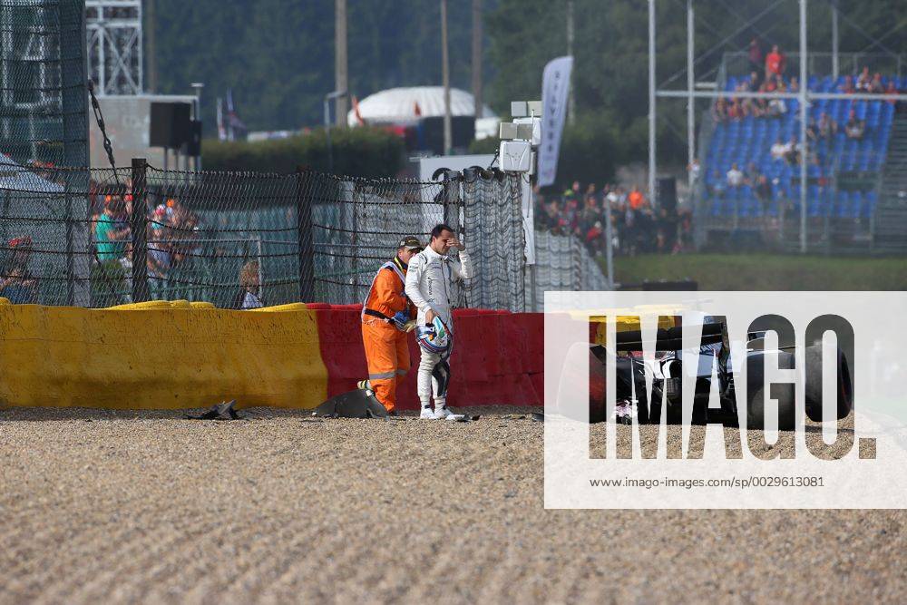 Free Practice 1, Crash, Felipe Massa (BRA) Williams FW40 Belgian Grand Prix, Spa-Francorchamps 24 - 27 August 2017 25.08.2017 - Free Practice 1, Crash, Felipe Massa (BRA) Williams FW40