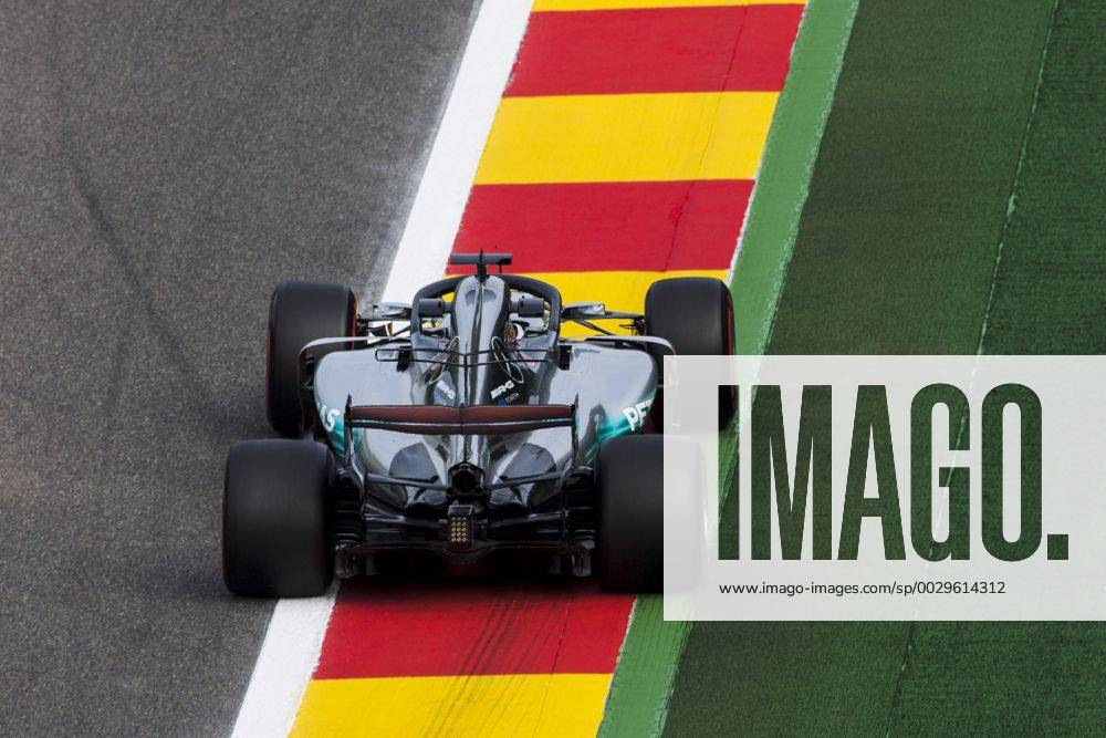 Spa, Belgium - 44 HAMILTON Lewis from Great Britain of team Mercedes GP using the Halo during the Formula One Belgian Grand Prix at Circuit de Spa-Francorchamps on August 25, 2017 in Spa, Belgium. F1 Grand Prix of Belgium - Practice - ZUMAn230 20170825_zaa_n230_082