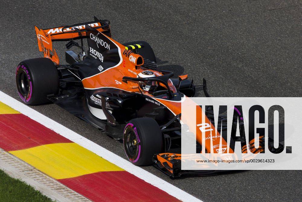Spa, Belgium - 02 VANDOORNE Stoffel from Belgium of McLaren Honda using the Halo during the Formula One Belgian Grand Prix at Circuit de Spa-Francorchamps on August 25, 2017 in Spa, Belgium. F1 Grand Prix of Belgium - Practice - ZUMAn230 20170825_zaa_n230_090