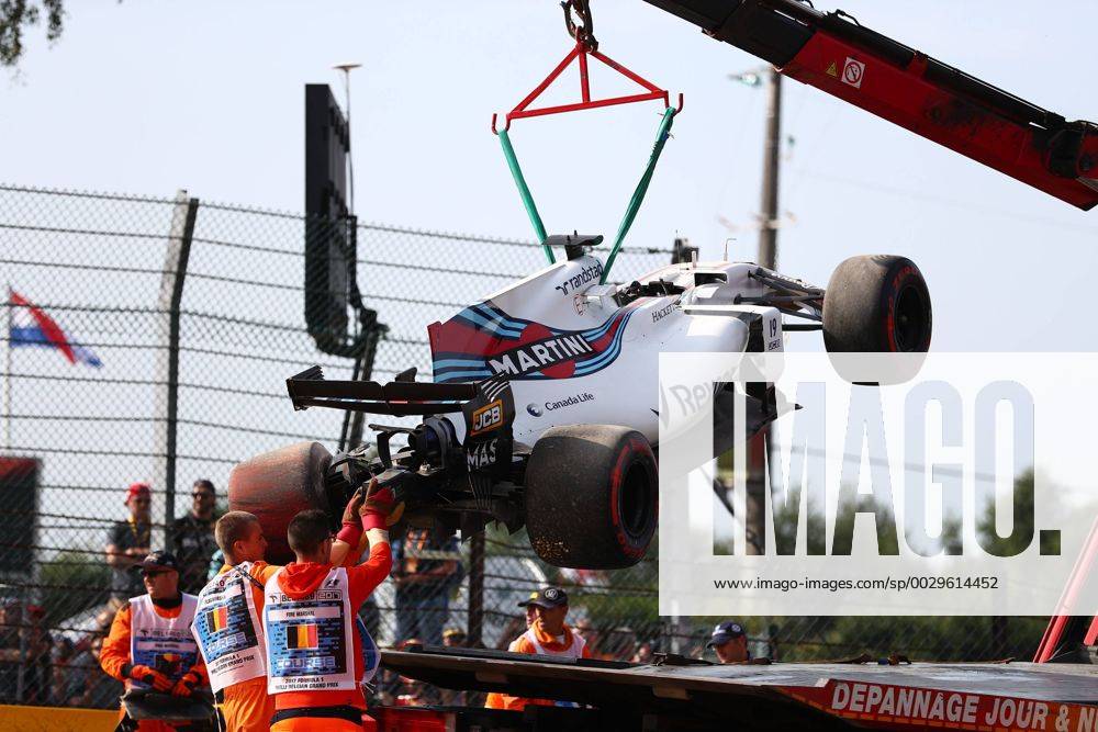 Der beschaedigte Williams von Felipe Massa (Williams Martini Racing) wird abgeschleppt, Grosser Preis von Belgien 2017, Rennen, Motorsport, Formel 1, 25.08.2017, Spa Franchorchamps