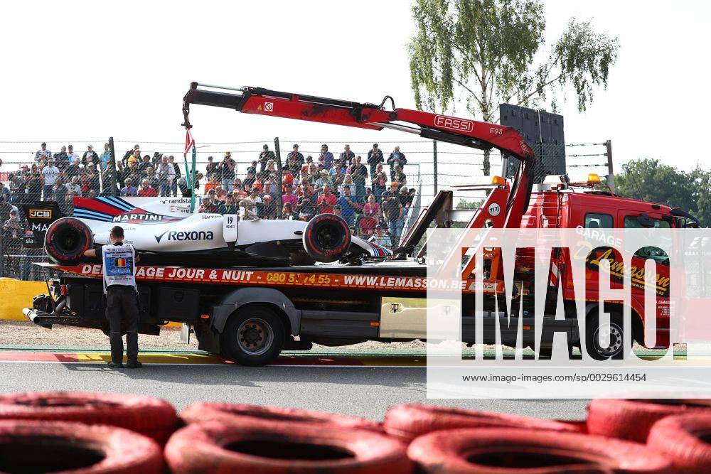 Der beschaedigte Williams von Felipe Massa (Williams Martini Racing) wird abgeschleppt, Grosser Preis von Belgien 2017, Rennen, Motorsport, Formel 1, 25.08.2017, Spa Franchorchamps