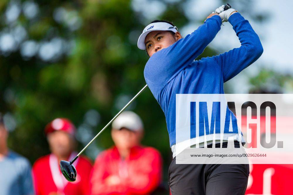 OTTAWA, ON - AUGUST 25: Sherman Santiwiwatthanaphong (THA) tees off on the 1st hole during the second round of the Canadian Pacific Women s Open on August 25, 2017 at The Ottawa Hunt and Golf Club, in Ottawa, ON, Canada. (Photo by Richard A. Whittaker Icon Sportswire) GOLF: AUG 25 LPGA Golf Damen - Canadian Pacific Women s Open - Second Round Icon2017082502