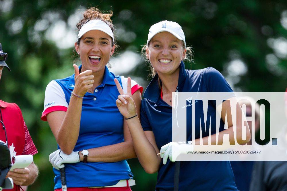 OTTAWA, ON - AUGUST 25: Emily Tubert (USA) and Perrine Delacour (FRA) pose for the camera as they wait for their tee time on the 1st hole during the second round of the Canadian Pacific Women s Open on August 25, 2017 at The Ottawa Hunt and Golf Club, in Ottawa, ON, Canada. (Photo by Richard A. Whittaker Icon Sportswire) GOLF: AUG 25 LPGA Golf Damen - Canadian Pacific Women s Open - Second Round Icon2017082504