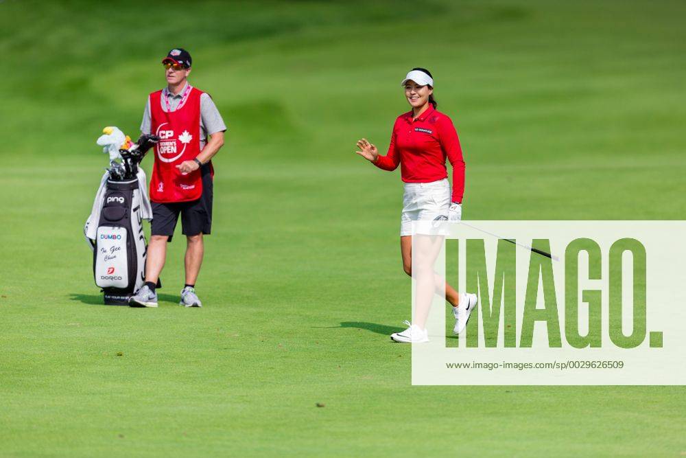 OTTAWA, ON - AUGUST 25: In Gee Chun (KOR) acknowledges the crowd as they cheer for her fairway shot on the 18th hole during the second round of the Canadian Pacific Women s Open on August 25, 2017 at The Ottawa Hunt and Golf Club, in Ottawa, ON, Canada. (Photo by Richard A. Whittaker Icon Sportswire) GOLF: AUG 25 LPGA Golf Damen - Canadian Pacific Women s Open - Second Round Icon2017082510