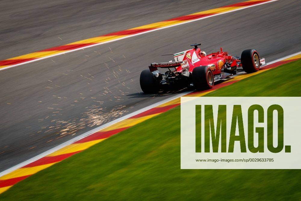 Sebastian Vettel (Scuderia Ferrari) mit seinem Auto in der Eau Rouge mit Funkenflug, Grosser Preis von Belgien 2017, Rennen, Motorsport, Formel 1, 26.08.2017, Spa Francorchamps
