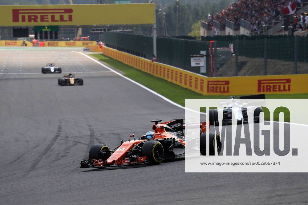 Race, Fernando Alonso (ESP) McLaren MCL32 leads Felipe Massa (BRA) Williams FW40 Belgian Grand Prix, Spa-Francorchamps 24 - 27 August 2017 27.08.2017 - Race, Fernando Alonso (ESP) McLaren MCL32 leads Felipe Massa (BRA) Williams FW40