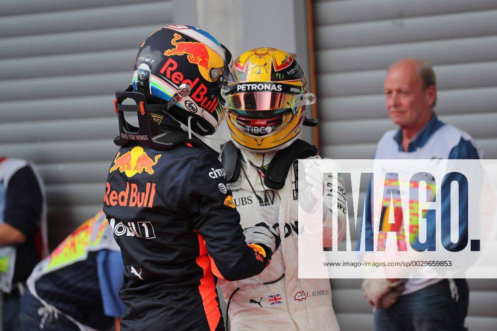 Race, 3rd place Daniel Ricciardo (AUS) Red Bull Racing RB13 and Lewis Hamilton (GBR) Mercedes AMG F1 W08 race winner Belgian Grand Prix, Spa-Francorchamps 24 - 27 August 2017 27.08.2017 - Race, 3rd place Daniel Ricciardo (AUS) Red Bull Racing RB13 and Lewis Hamilton (GBR) Mercedes AMG F1 W08 race winner