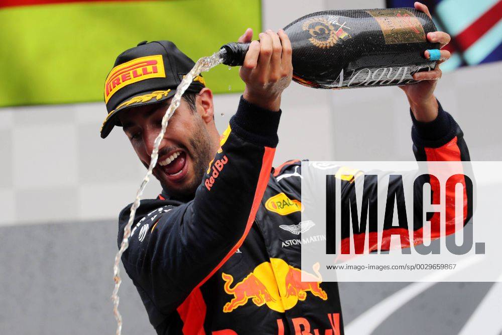 Race, 3rd place Daniel Ricciardo (AUS) Red Bull Racing RB13 Belgian Grand Prix, Spa-Francorchamps 24 - 27 August 2017 27.08.2017 - Race, 3rd place Daniel Ricciardo (AUS) Red Bull Racing RB13