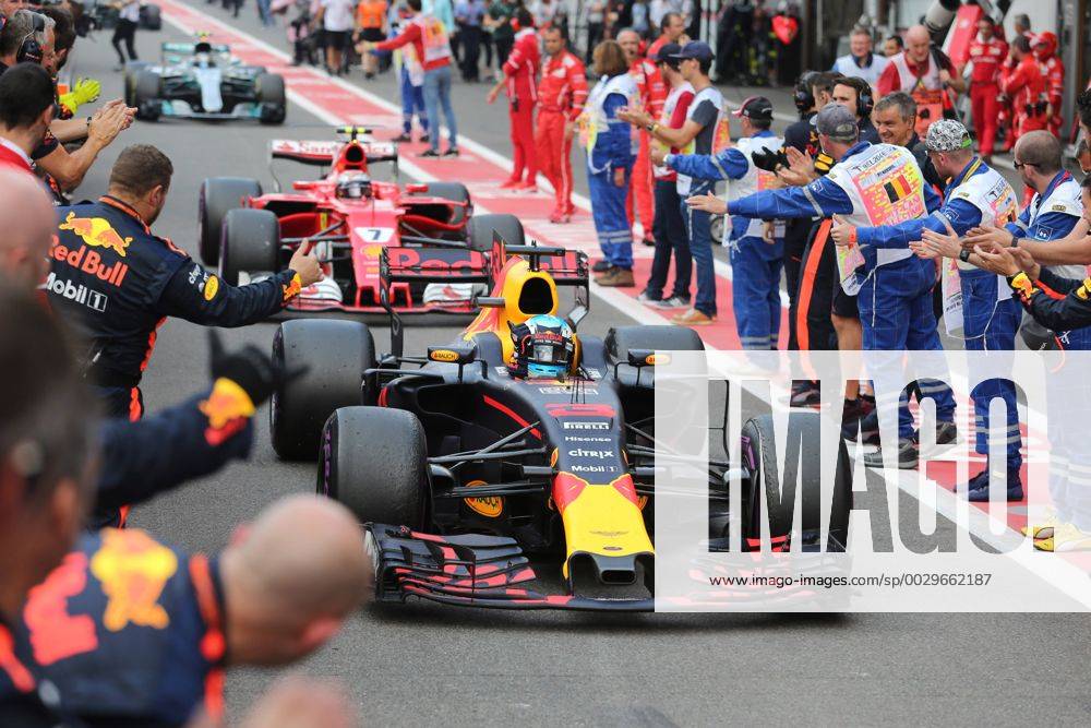 Race, 3rd place Daniel Ricciardo (AUS) Red Bull Racing RB13 Belgian Grand Prix, Spa-Francorchamps 24 - 27 August 2017 27.08.2017 - Race, 3rd place Daniel Ricciardo (AUS) Red Bull Racing RB13
