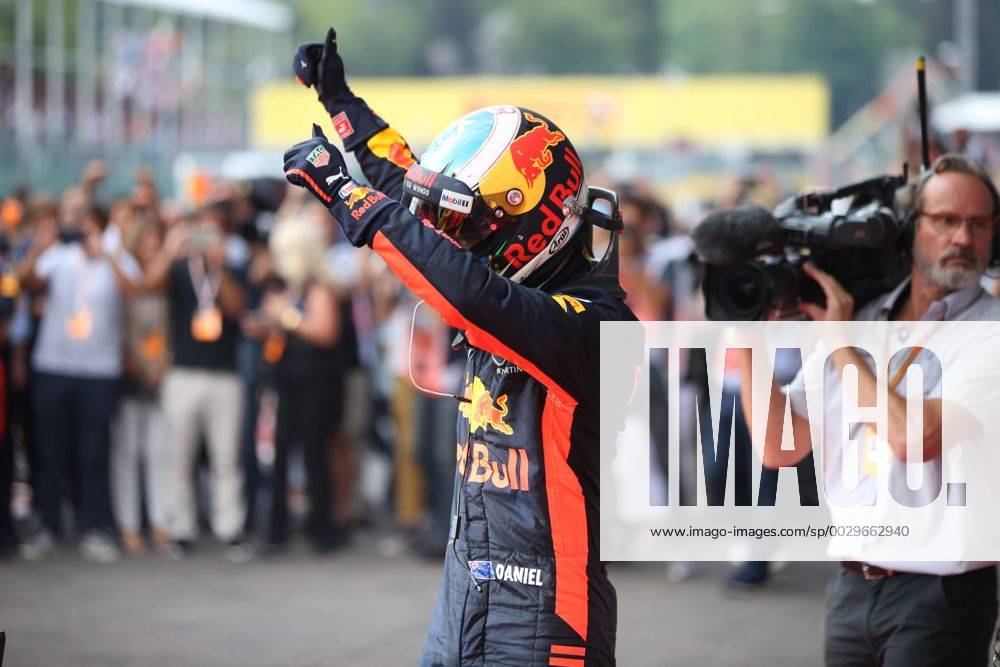 Race, 3rd place Daniel Ricciardo (AUS) Red Bull Racing RB13 Belgian Grand Prix, Spa-Francorchamps 24 - 27 August 2017 27.08.2017 - Race, 3rd place Daniel Ricciardo (AUS) Red Bull Racing RB13