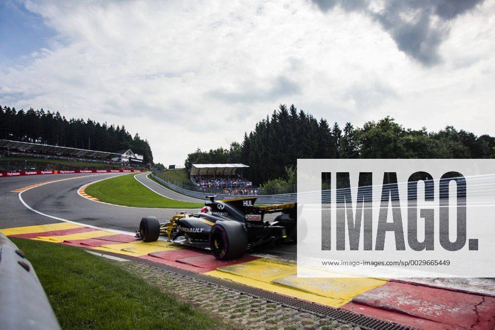 Spa, Belgium - 27 HULKENBERG Nico from Germany of team Renault F1 team during the Formula One Belgian Grand Prix at Circuit de Spa-Francorchamps on August 27, 2017 in Spa, Belgium. F1 Grand Prix of Belgium - ZUMAn230 20170827_zaa_n230_360