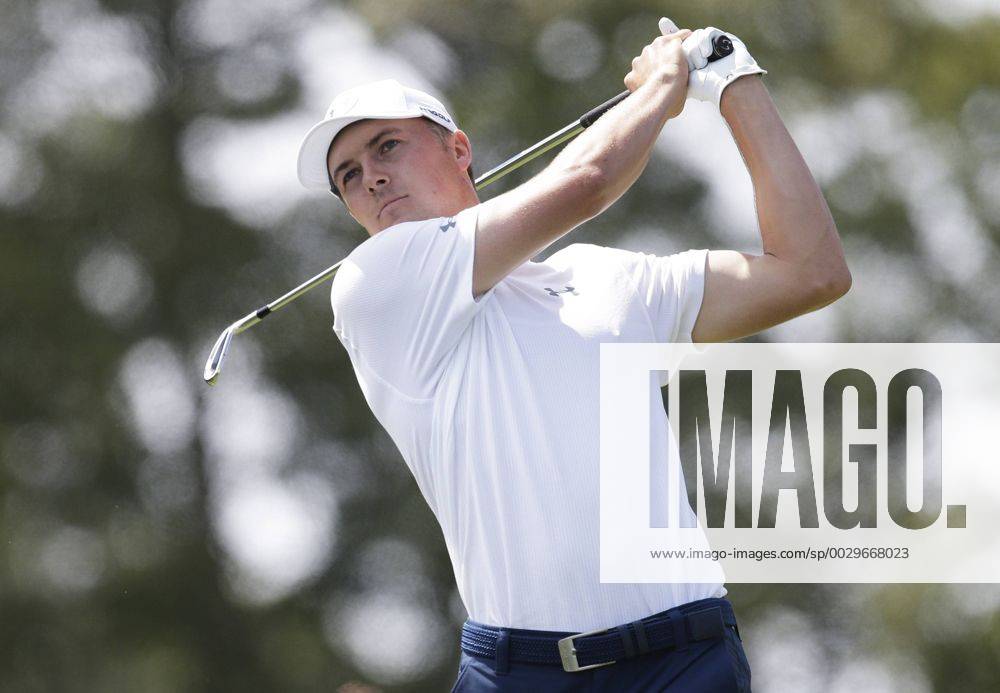 Jordan Spieth hits his tee shot on hole 2 in the final round of The Northern Trust golf championship at the Glen Oaks Club in Old Westbury, New York on August 27, 2017. Glen Oaks Club is hosting THE NORTHERN TRUST for the first time. NYP20170827108 JOHNxANGELILLO