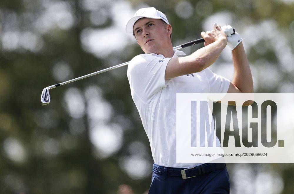 Jordan Spieth hits his tee shot on hole 2 in the final round of The Northern Trust golf championship at the Glen Oaks Club in Old Westbury, New York on August 27, 2017. Glen Oaks Club is hosting THE NORTHERN TRUST for the first time. NYP20170827109 JOHNxANGELILLO