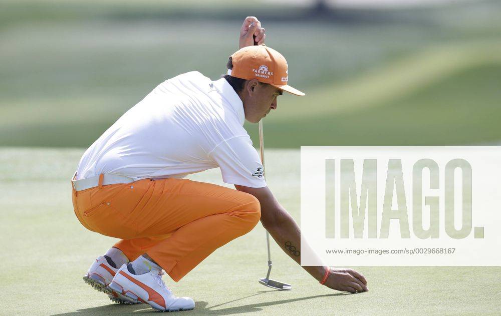 Rickie Fowler lines up a putt on the 9th hole in the final round of The Northern Trust golf championship at the Glen Oaks Club in Old Westbury, New York on August 27, 2017. Glen Oaks Club is hosting THE NORTHERN TRUST for the first time. NYP20170827101 JOHNxANGELILLO