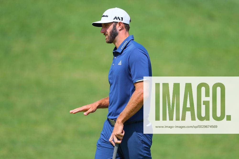 OLD WESTBURY, NY - AUGUST 27: Dustin Johnson reacts after missing a putt at the second hole during the final round of The Northern Trust PGA Golf Herren Golf Tournament on August 27, 2017 at Glen Oaks Club in Old Westbury, NY. (Photo by Rich Graessle Icon Sportswire) GOLF: AUG 27 PGA - The Northern Trust - Final Round Icon082617136