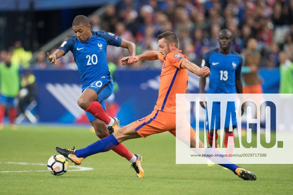 (170901) -- PARIS, Sept. 1, 2017 -- Kylian Mbappe (L) of France vies with Stefan de Vrij of Netherlands during the 2018 World Cup European Qualifier at Stades de France in Paris, France on Aug. 31, 2017. France won 4-0. ) (SP)FRANCE-PARIS-2018 WORLD CUP EUROPEAN QUALIFIER-FRANCE VS NETHERLANDS JackxChan