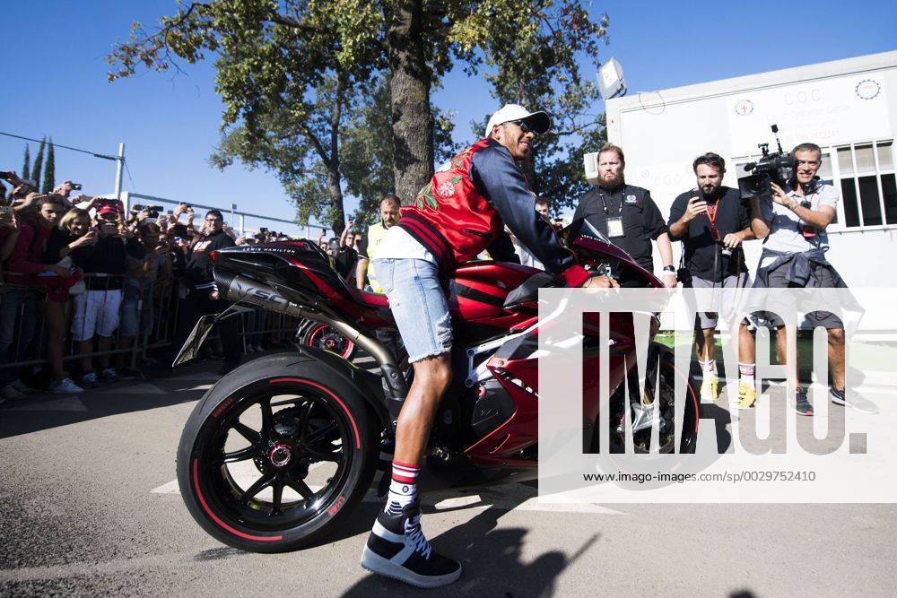 Motorsports: FIA Formula One World Championship WM Weltmeisterschaft 2017, Grand Prix of Italy, 44 Lewis Hamilton (GBR, Mercedes AMG Petronas F1 Team), Monza Italy ZWEIx