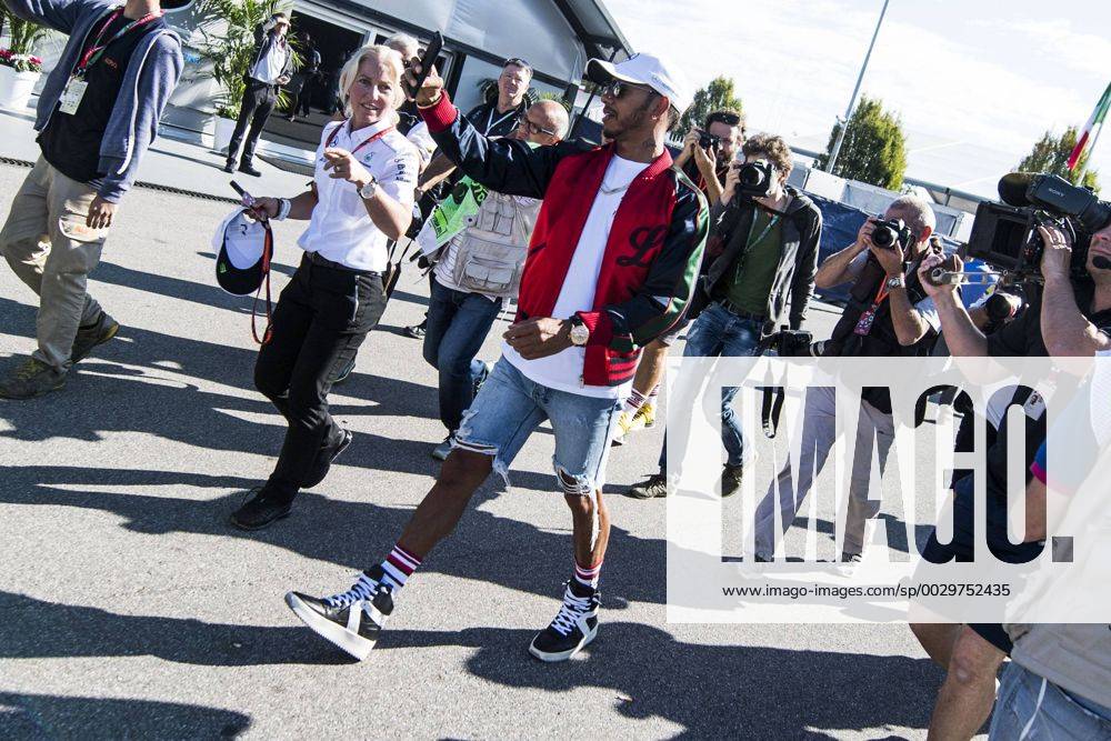 Motorsports: FIA Formula One World Championship WM Weltmeisterschaft 2017, Grand Prix of Italy, 44 Lewis Hamilton (GBR, Mercedes AMG Petronas F1 Team), Monza Italy ZWEIx