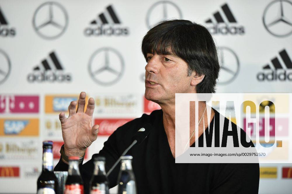 Nationaltrainer Trainer Coach Joachim Jogi Löw (GER) Gestik, Geste Pressekonferenz PK vor DFB Länderspiel Deutschland GER vs Norwegen NOR WMQ WM-Qualifikation zur FIFA Weltmeisterschaft 2018 Robert Schlienz Stadion, Stuttgart, Deutschland 03.09.2017 Pressekonferenz PK vor DFB Länderspiel Deutschland GER vs Norwegen NOR WMQ