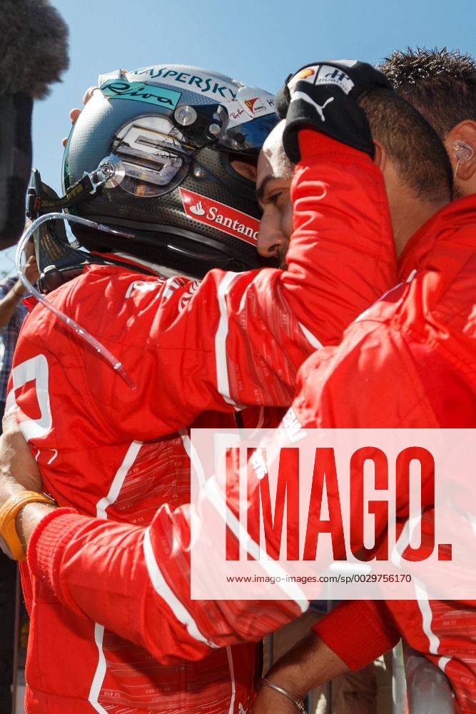 Sebastian Vettel (Scuderia Ferrari) jubelt mit seinem Team, Grosser Preis von Italien 2017, Rennen, Motorsport, Formel 1, 03.09.2017, Monza