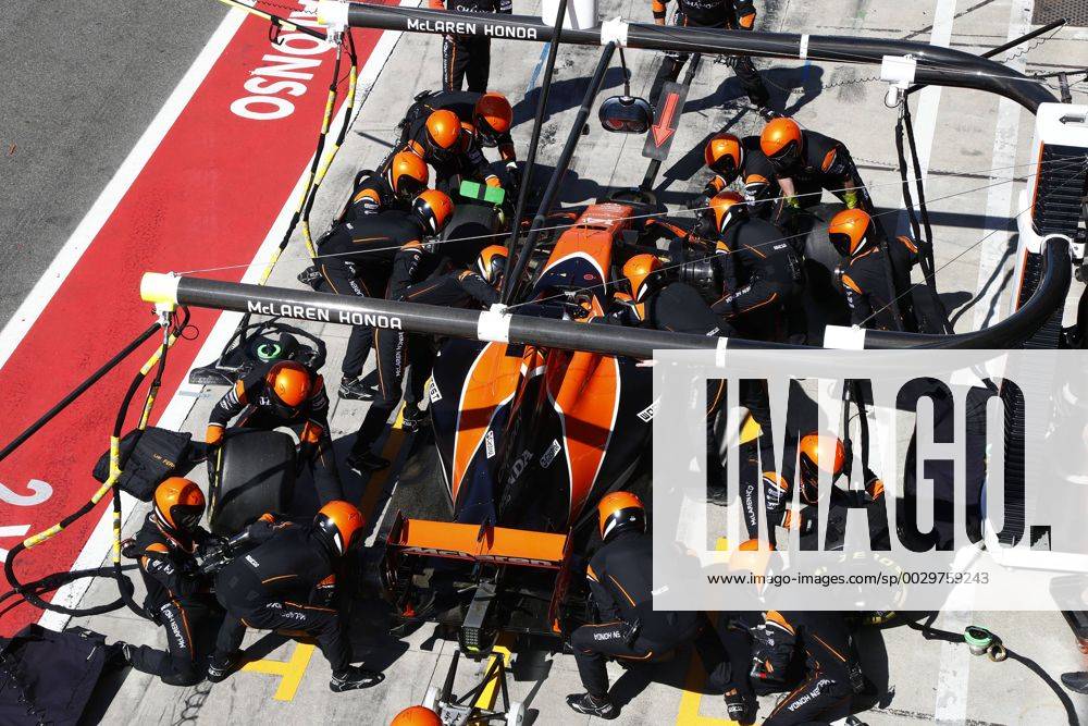Motorsports: FIA Formula One World Championship WM Weltmeisterschaft 2017, Grand Prix of Italy, 14 Fernando Alonso (ESP, McLaren Honda), Monza Italy ZWEIx