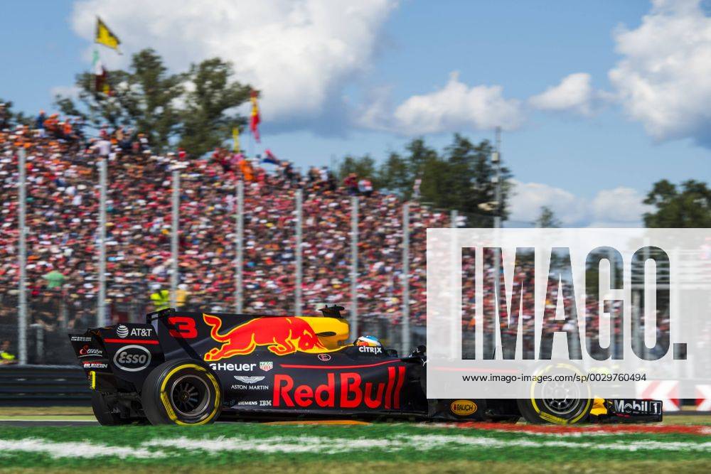 Motorsports: FIA Formula One World Championship WM Weltmeisterschaft 2017, Grand Prix of Italy, 3 Daniel Ricciardo (AUS, Red Bull Racing), Monza Italy ZWEIx